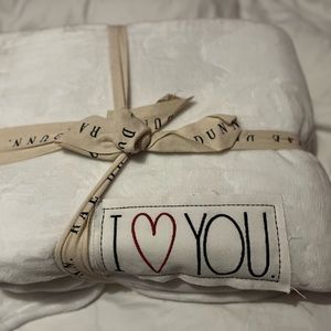 Rae Dunn plush blanket